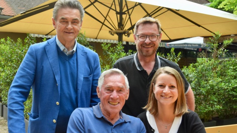 Für Damm und Strietwald in den Stadtrat: die Kandidaten Esther Pranghofer-Weide, Klaus Herzog, Nicole Ranker, Reinhard Paczesny, Anna-Christina Kaiser, Thomas Jungewelter, Uwe Flaton und Karl-Heinz Stegmann.